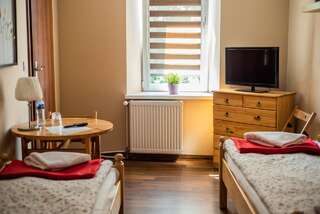 Хостелы Hostel KaWuKa Забже Двухместный номер с 2 отдельными кроватями-9