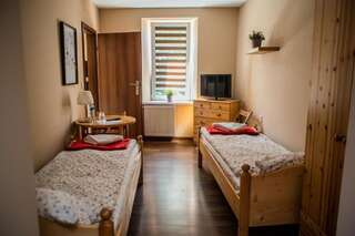 Хостелы Hostel KaWuKa Забже Двухместный номер с 2 отдельными кроватями-10