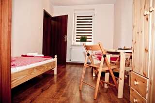 Хостелы Hostel KaWuKa Забже Двухместный номер с 2 отдельными кроватями-16