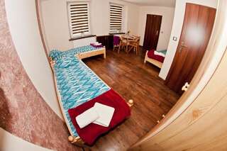 Хостелы Hostel KaWuKa Забже Трехместный номер-7